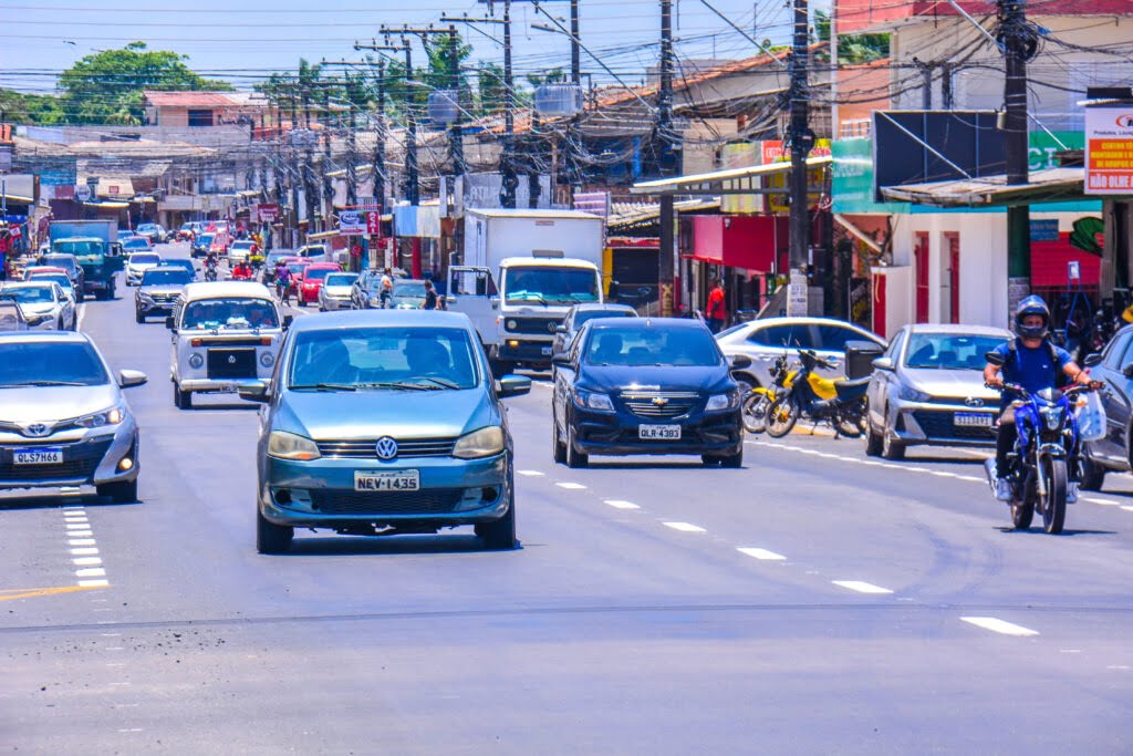 Rua Hildermar Maia recebe recapeamento asfáltico e alargamento pela Prefeitura de Macapá