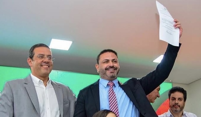 Secretário pede exoneração após denúncia de ex-companheira vir à tona