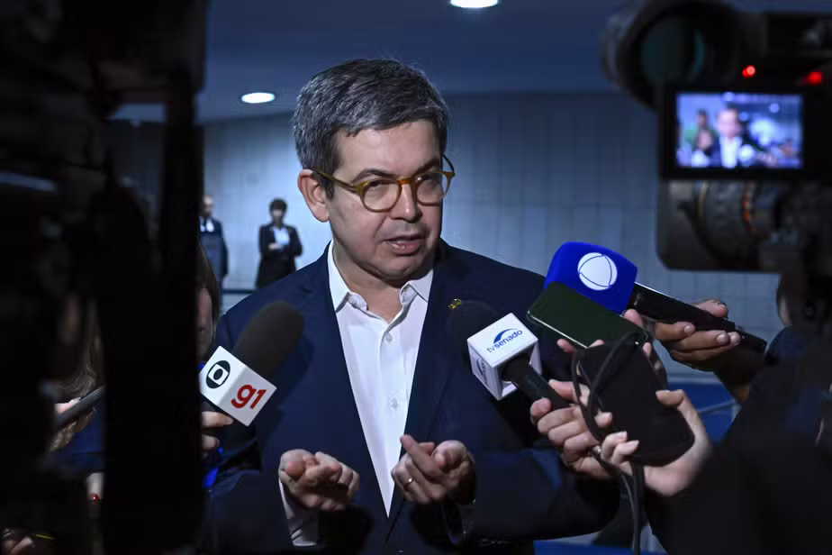 Randolfe assina CPMI do Banco Master e reforça  cerco a Vorcaro e “amigos”